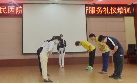 提升服務質量，展現文明形象——河池市人民醫院舉辦文明服務禮儀培訓班紀實